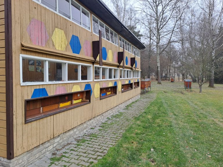Obisk partnerjev projekta na Češkem – V Stredni odborne uciliste vcelarske – Vcelarske vzdelavaci centrum, o. p. s. v kraju Nasavrky